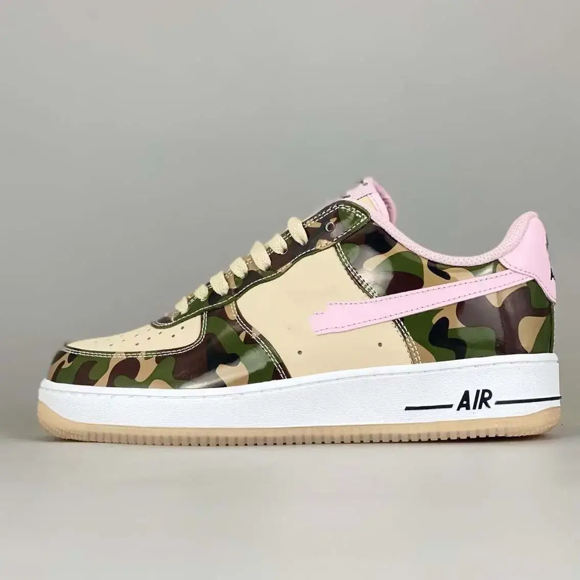 Cross-border Air Force No. 1 co-branded sneakers for migrant workers, green, gold and red patent leather casual shoes, fashionable and versatile, trendy shoes for couples